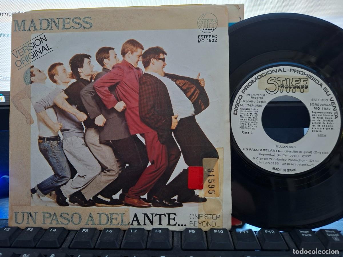 Discos de vinilo: MADNESS - UN PASO ADELANTE - SINGLE DE VINILO EDICION ESPA&Ntilde;OLA PROMOCIONAL - C-49
