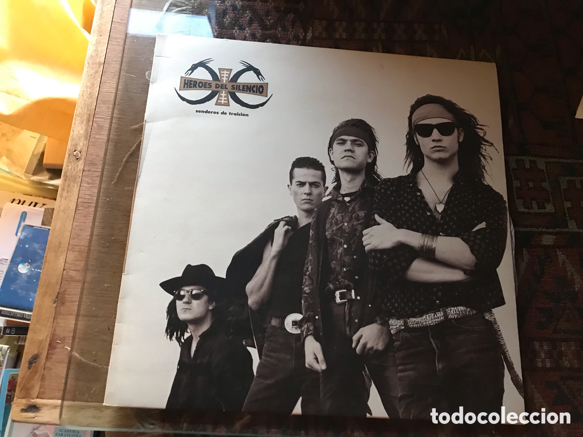 Discos de vinilo: Senderos de traici&oacute;n. H&eacute;roes del silencio