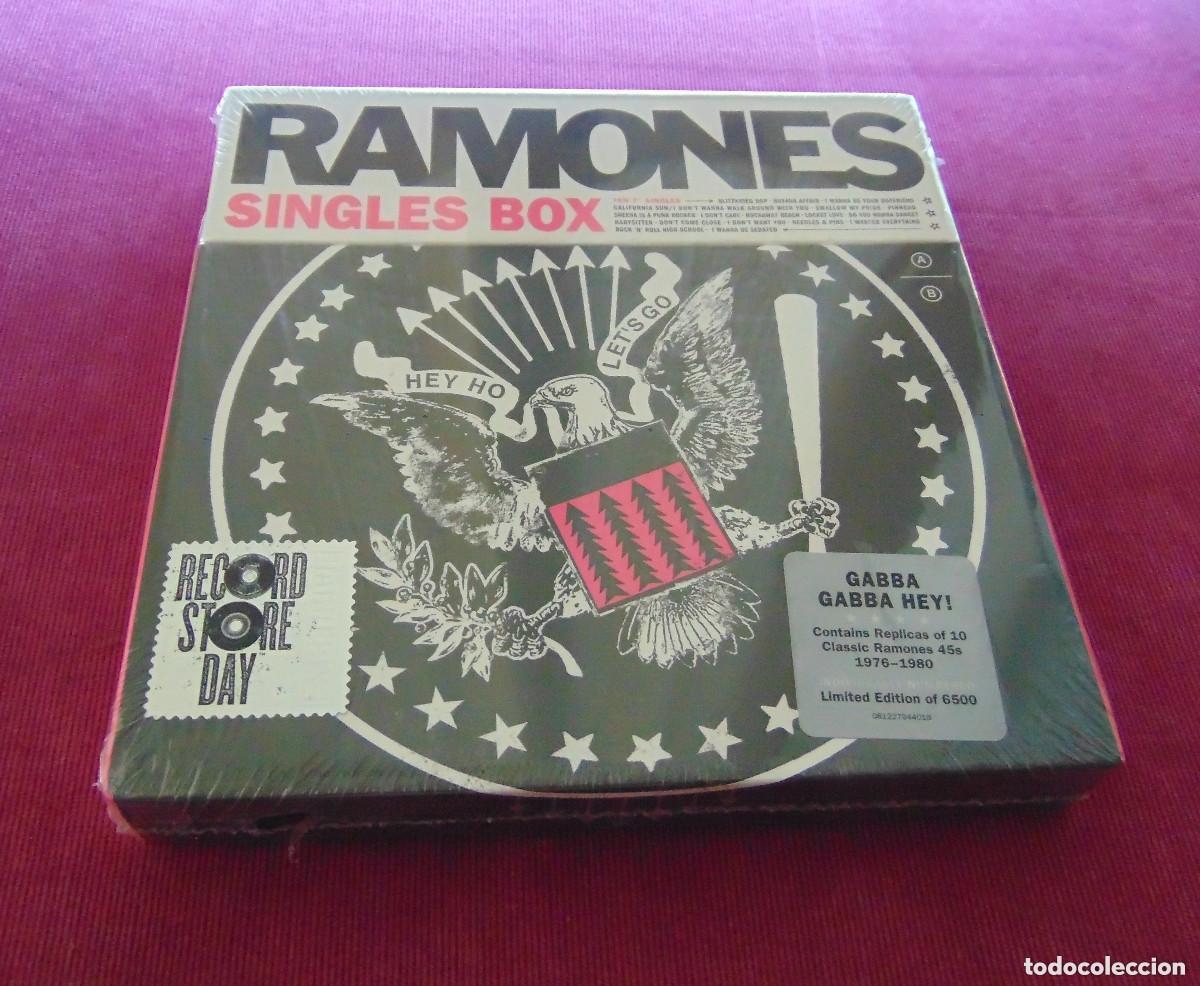 Discos de vinilo: RAMONES &ndash; Singles Box - CAJA 10 SINGLES EDITADA PARA EL RSD 2017 - A ESTRENAR