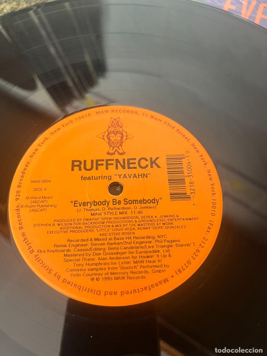 Discos de vinilo: Ruffneck Featuring Yavahn Everybody Be Somebody - Foto 3
