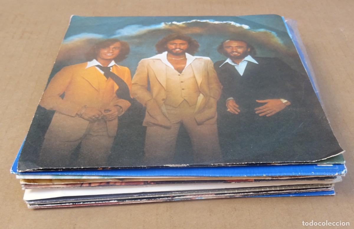 Discos de vinilo: LOTE DE 14 SINGLES KENNY ROGERS ROD STEWART BEE GEES BARBARA STREISAND GARFUNKEL...