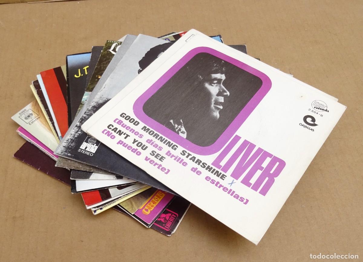 Discos de vinilo: LOTE DE 18 SINGLES en estuche portadiscos Solistas y grupos folk ,pop rock..a&ntilde;os 60 - 70