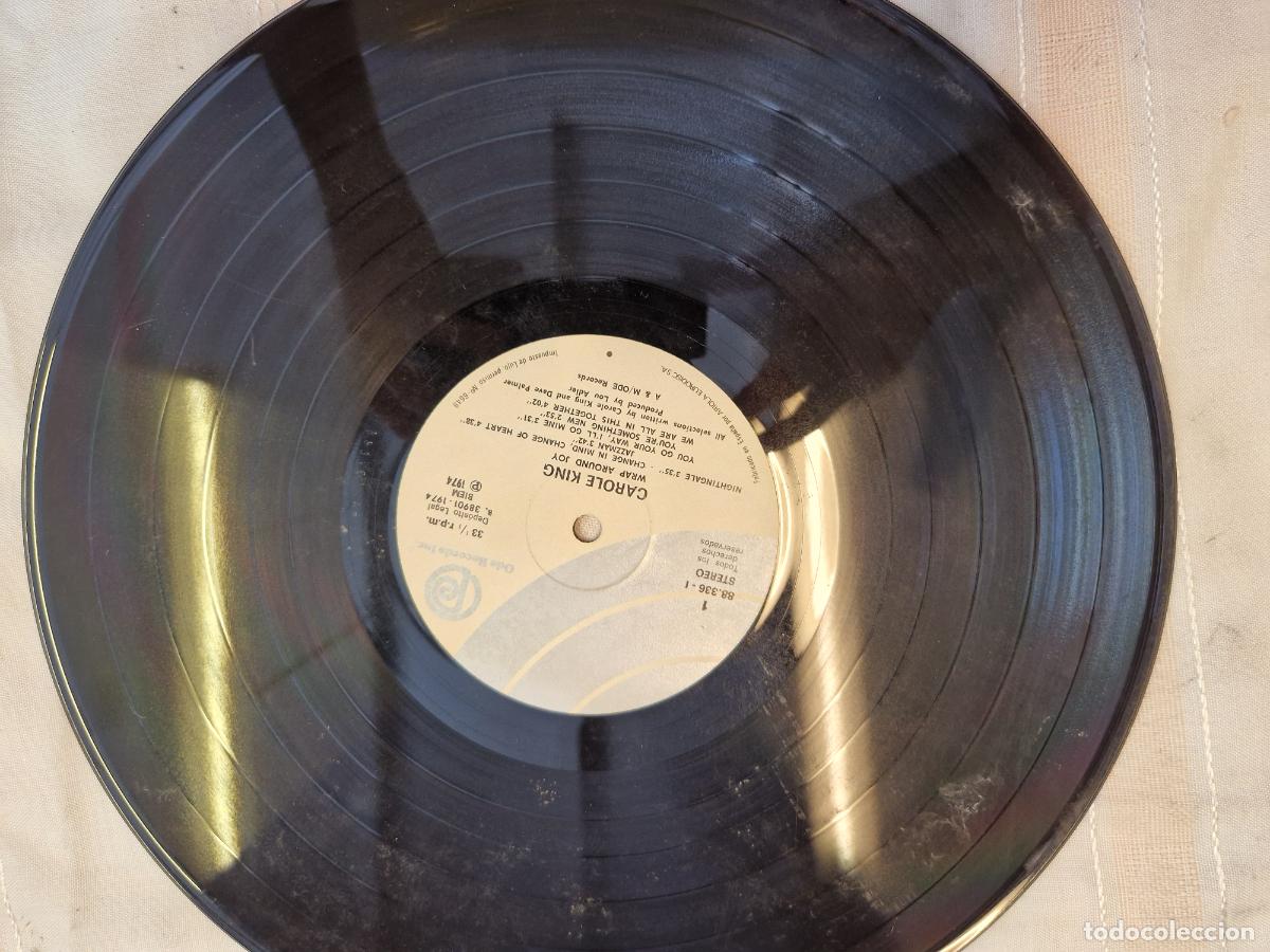Discos de vinilo: SINGLE. CAROLE KING. WRAP AROUND JOY. NIGTHNAGALES.