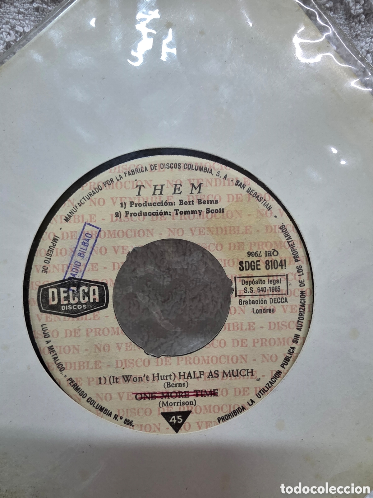 Discos de vinilo: THEM - ( IT WON'T HURT) HALF AS MUCH / promo espa&ntilde;ol 1965