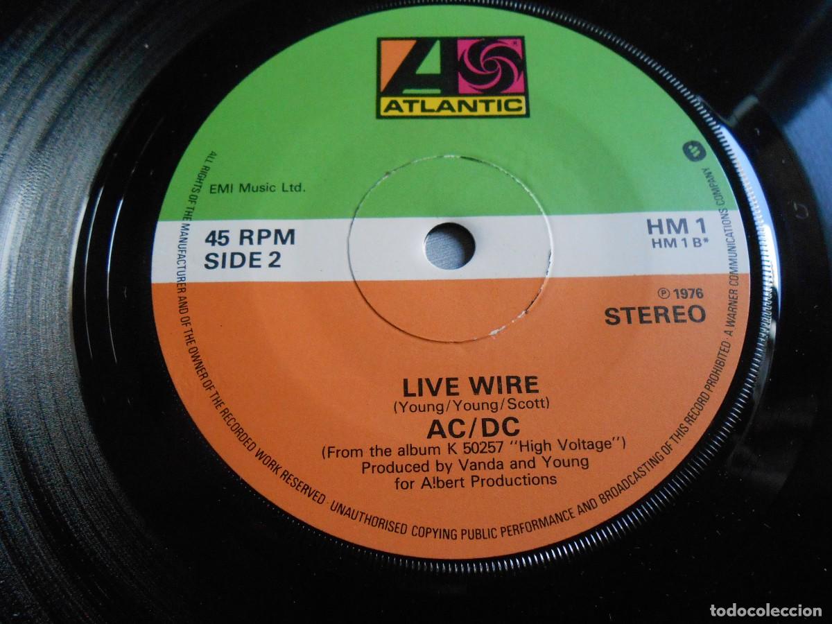Discos de vinilo: AC / DC, SG, HIGH VOLTAGE (LIVE VERSION) + 1, A&Ntilde;O 1980, ATLANTIC HM 1 - Foto 3