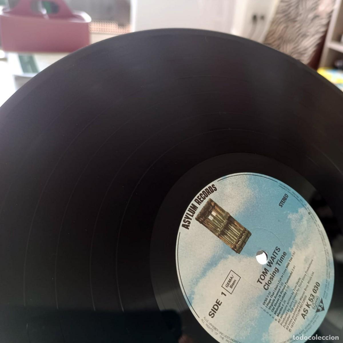 Discos de vinilo: Tom Waits Closing Time LP AS53030 - Foto 4