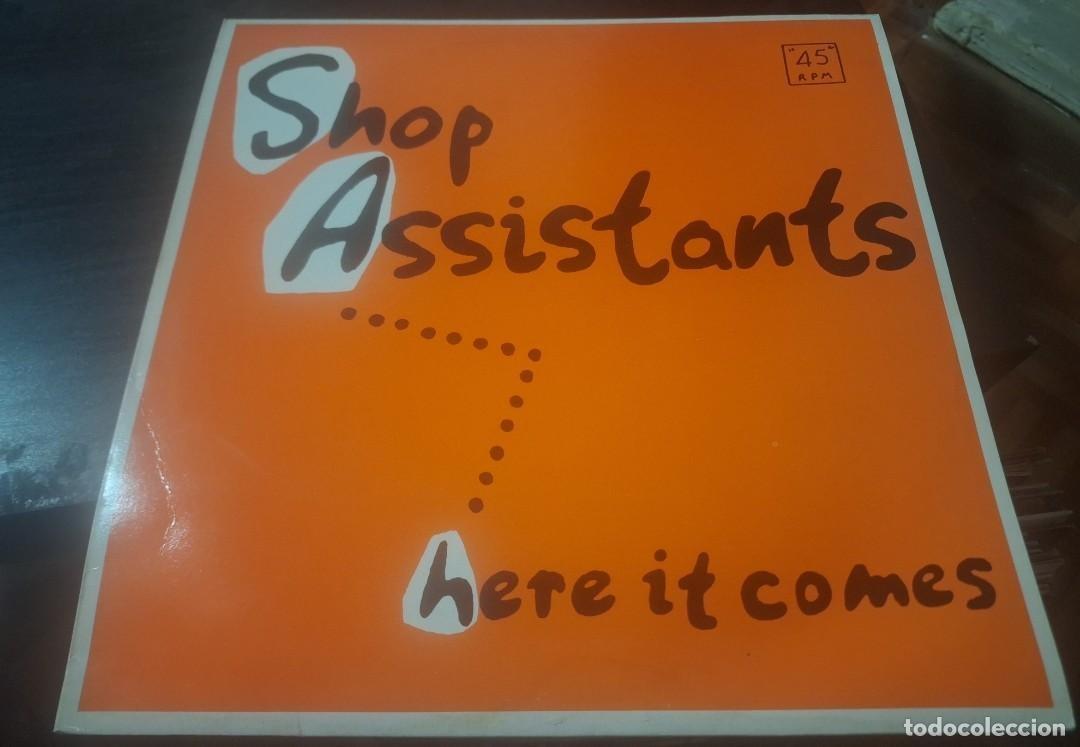 Discos de vinilo: SHOP ASSISTANTS - HERE IT COMES 12&rdquo; MAXI UK AVALANCHA 1990 - INDIE ROCK