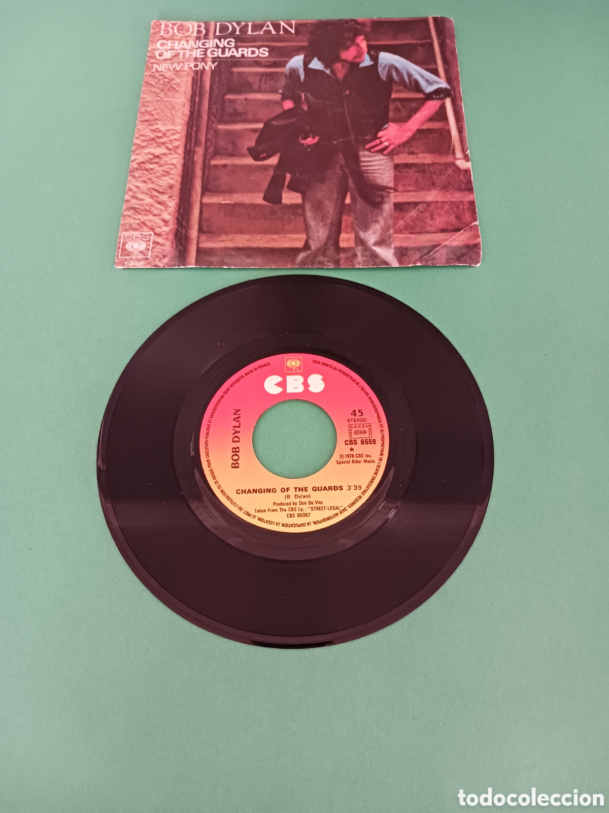 Discos de vinilo: BOB DYLAN, SINGLE. Changing of the guards. - Foto 2