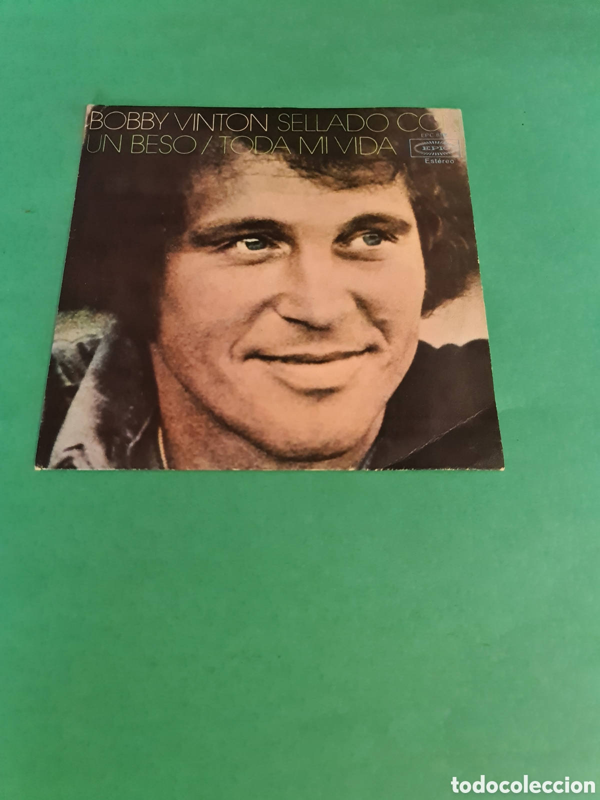 Discos de vinilo: Single Bobby Vinton / Sellado con un beso. - Foto 1