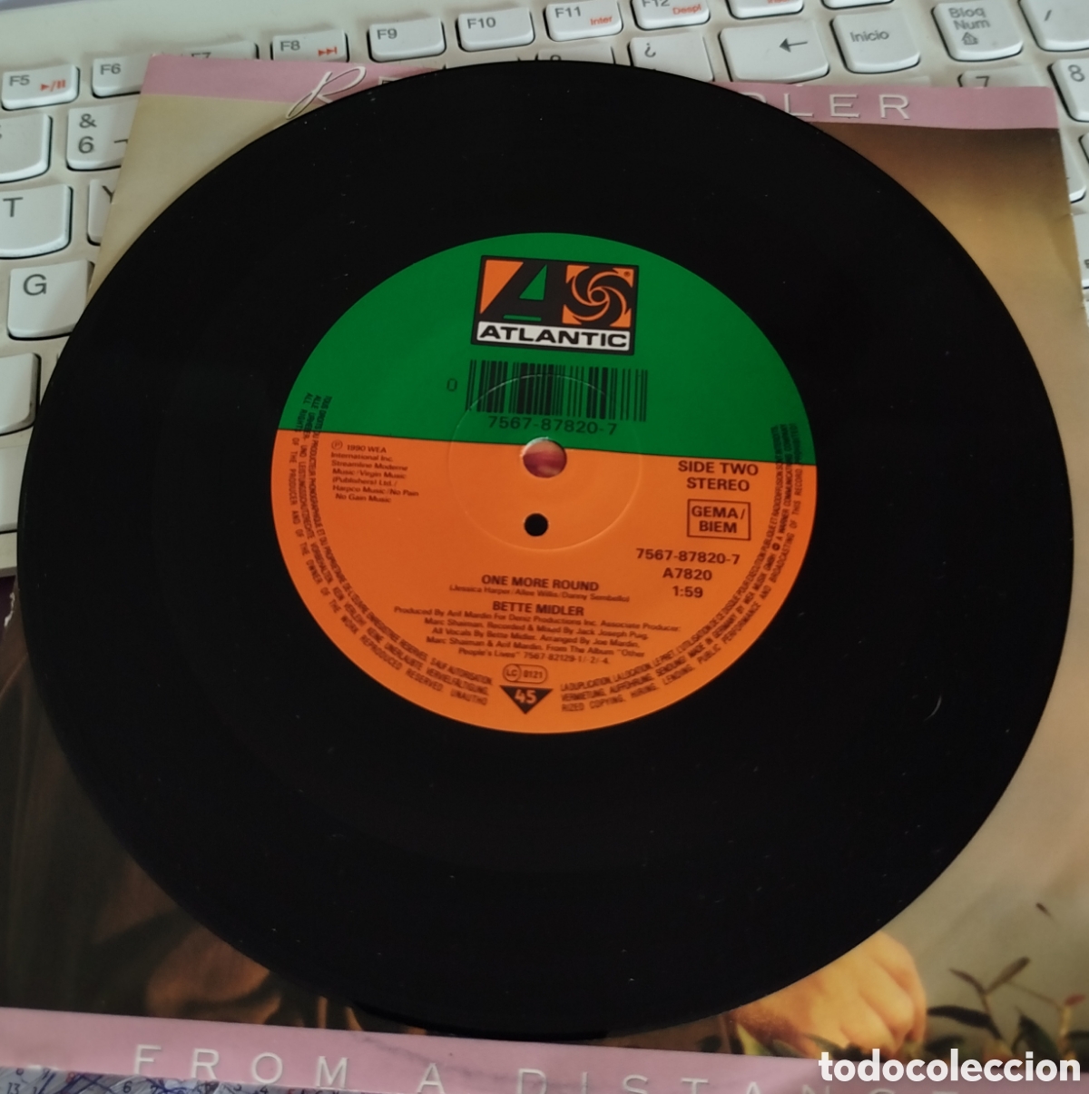 Discos de vinilo: Bette Midler - from a distance - Foto 2