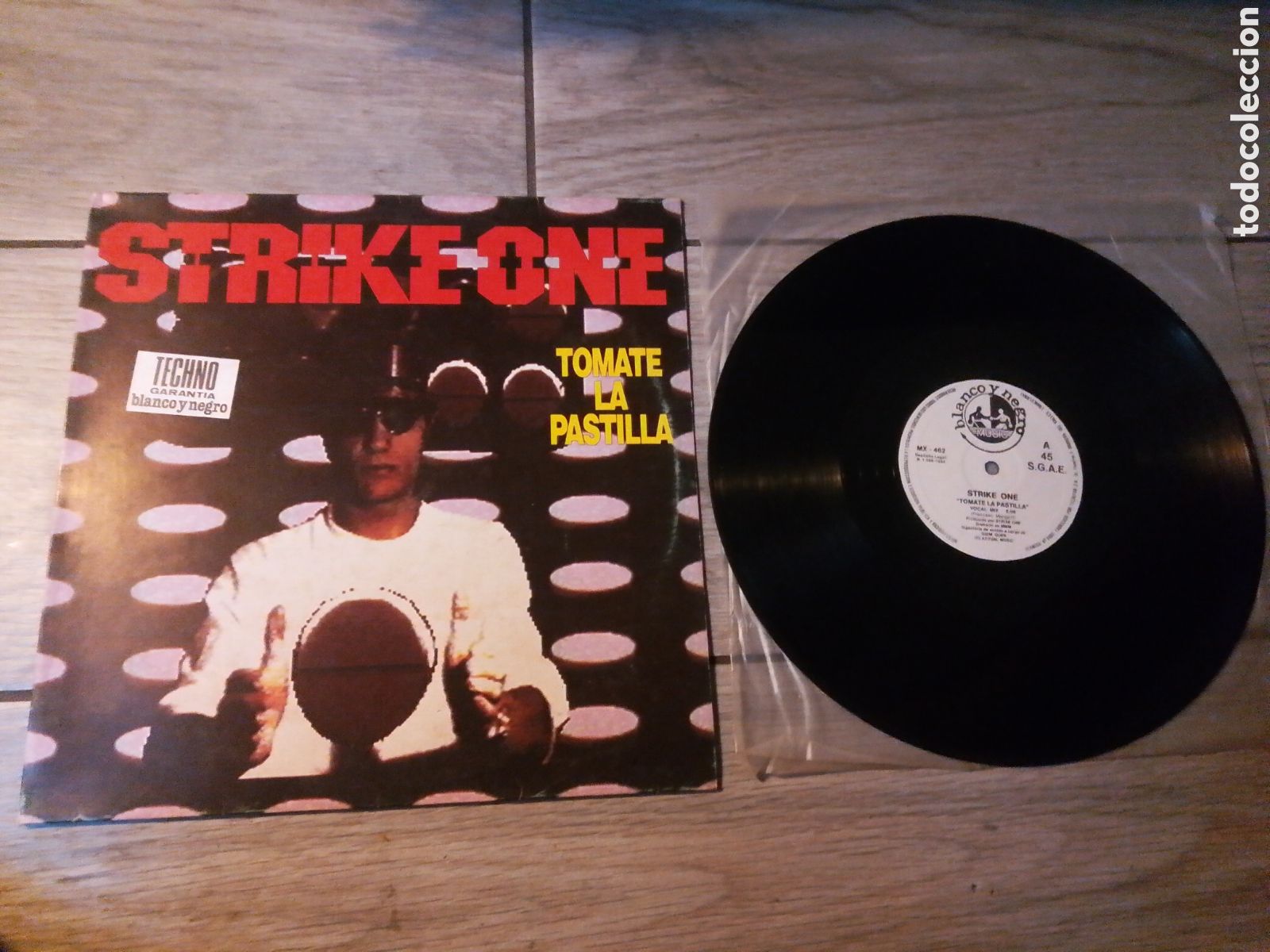 Discos de vinilo: STRIKE ONE - TOMATE LA PASTILLA - MAXI - SPAIN - BLANCO Y NEGRO - LV -
