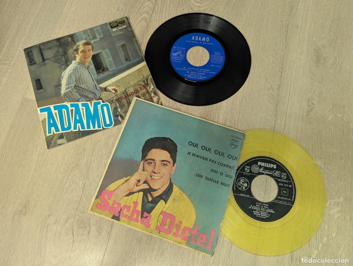 Discos de vinilo: LOTE DE 2 SINGLES DE MUSICA FRANCESA - ADAMO . CANTA EN ESPA&Ntilde;OL + SACHA DISTEL CON VINILO DE COLOR