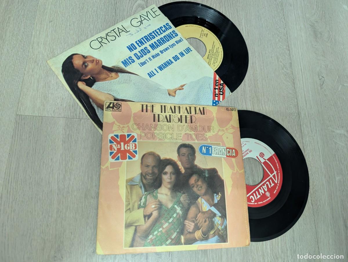Discos de vinilo: LOTE DE 2 SINGLES INTERNACIONALES DE POP -ROCK - CRYSTAL GAYLE + THE MANHATTAN TRANSFER ..N&ordm; 1