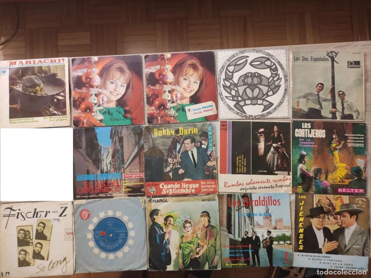 Discos de vinilo: Lote de 41 discos de vinilo en formato single. - Foto 3