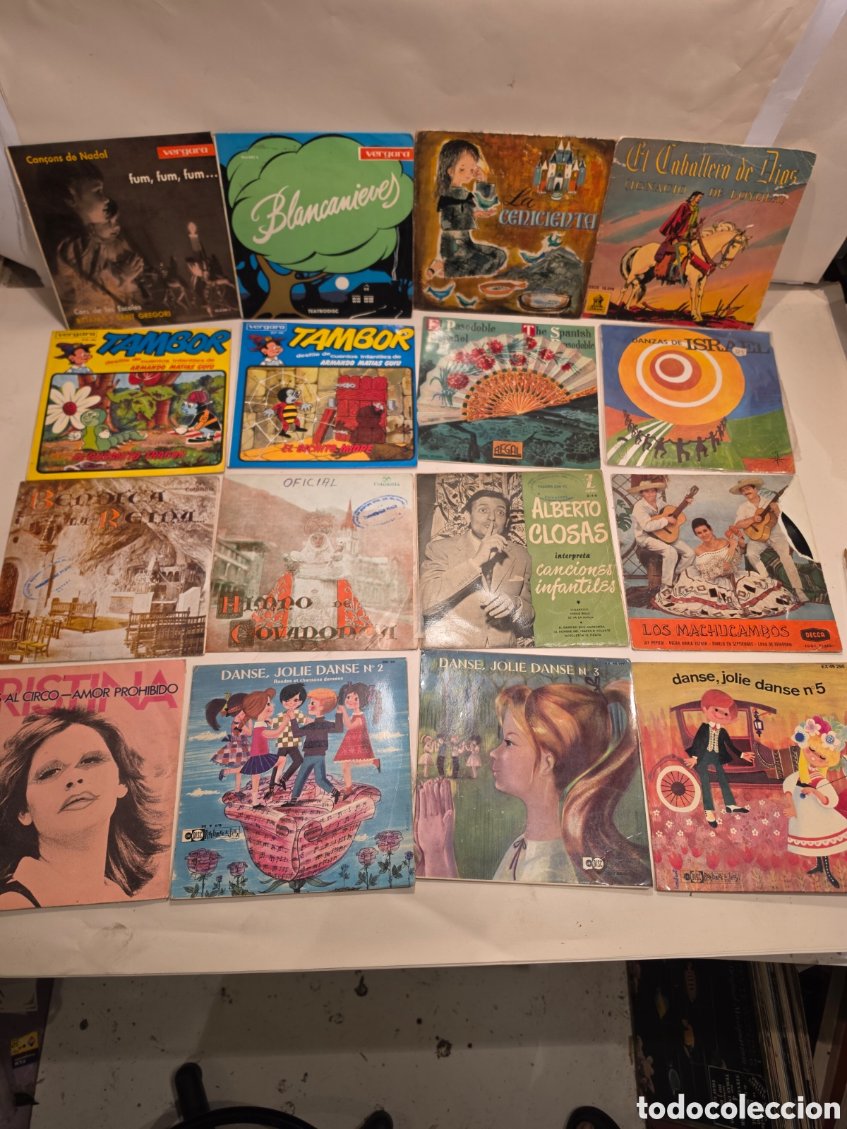 Discos de vinilo: SINGLES. LOTE DE 16. A&Ntilde;OS 60-70. HIMNO COVAD9NGA. TAMBOR. ALBERTO CLOSAS. BLANCANIEVES. LOS MACHUCAM