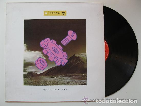 Discos de vinilo: LEVEL 42 - WORLD MACHINE ...LP DE 1985 DE POLYGRAM . - Foto 1