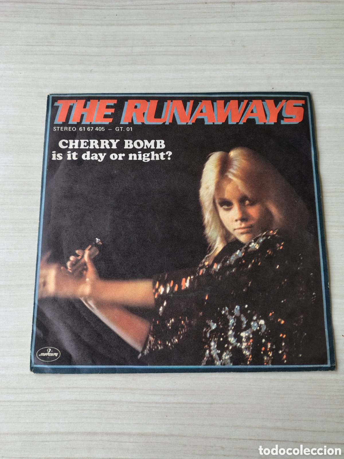 Discos de vinilo: THE RUNAWAYS Cherry Bomb / Is It Day Or Night ( 1976 MERCURY ESPA&Ntilde;A) KIM FOWLEY JOAN JETT