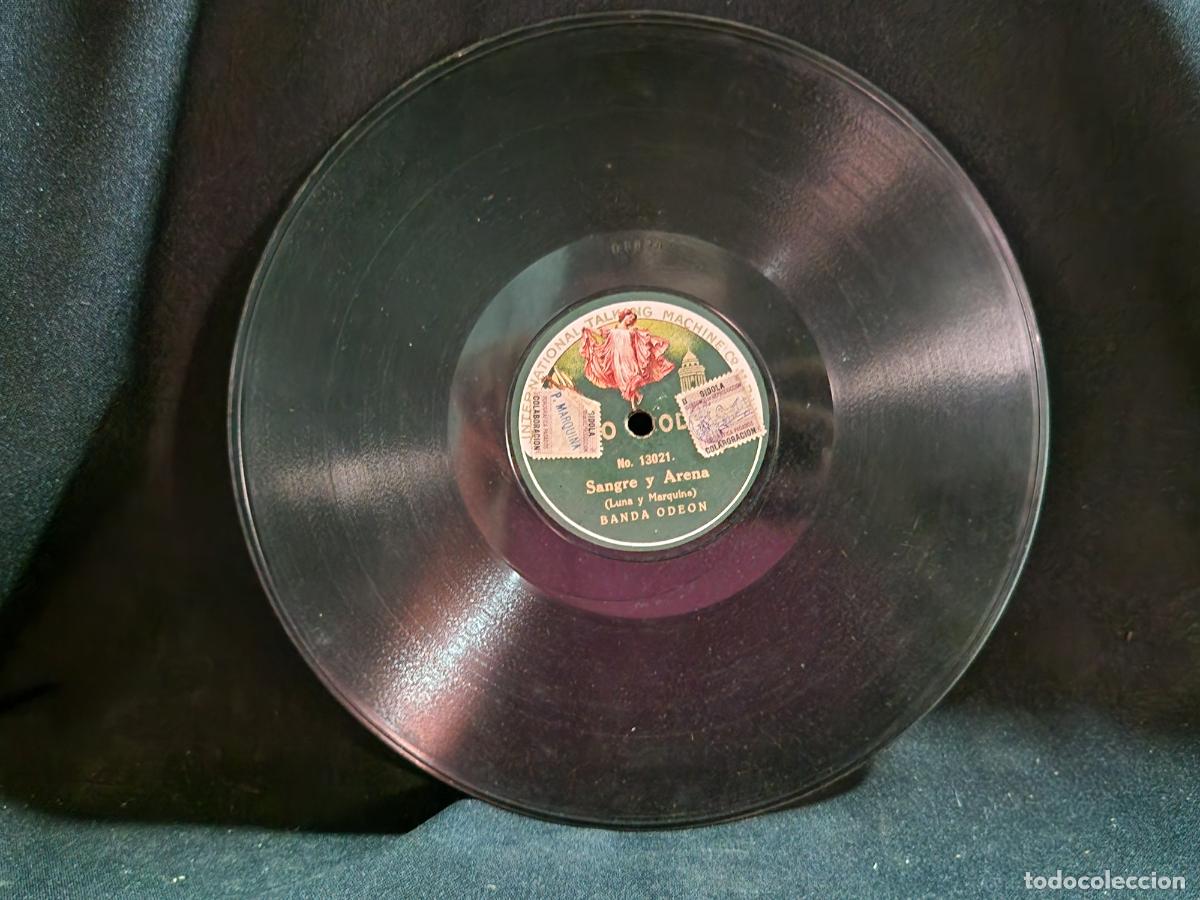 Discos de vinilo: SINGLE. SANGRE Y ARENA. LUNA Y MAQUINA.