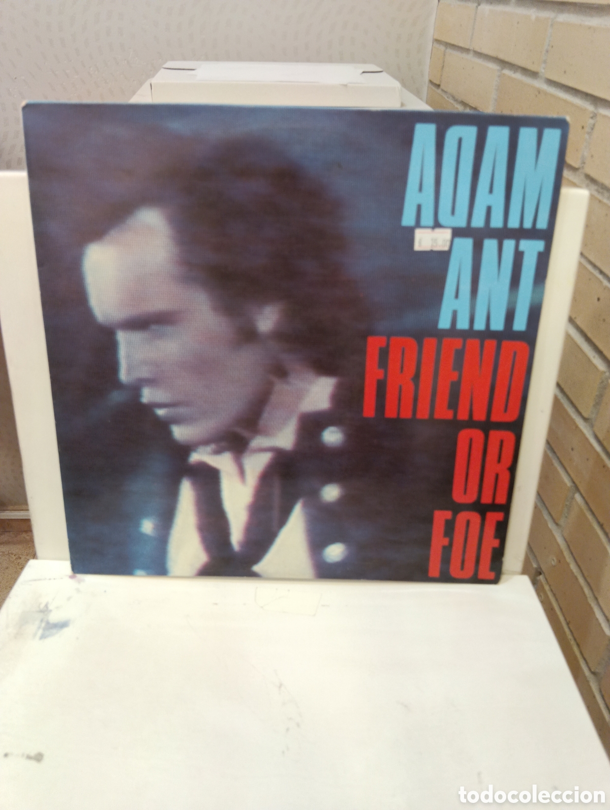 Discos de vinilo: Adam Ant. &rdquo; Friend Or Foe &rdquo;. Edici&oacute;n Espa&ntilde;ola. 1990. CBS