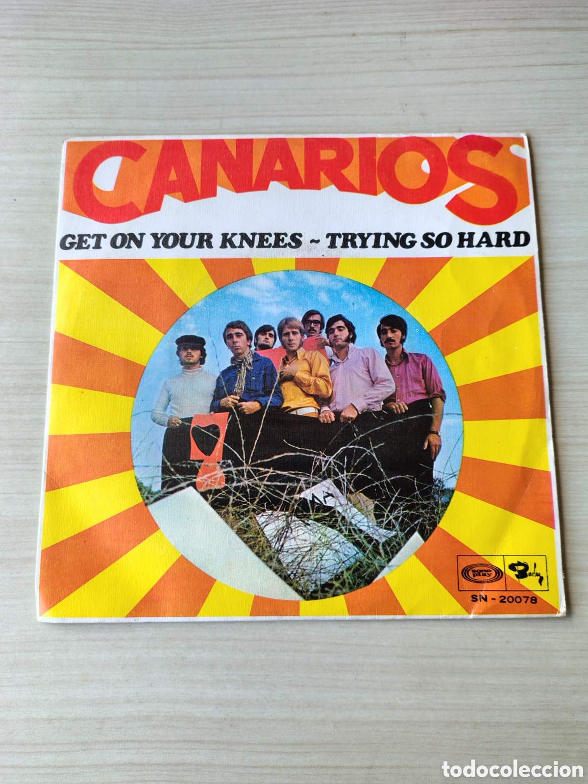 Discos de vinilo: CANARIOS Get on your knees / Trying so hard ( 1968 SONOPLAY BARCLAY ESPA&Ntilde;A ) TEDDY BAUTISTA