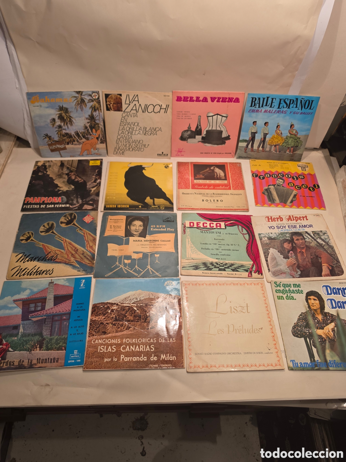 Discos de vinilo: SINGLES. 16 DISCOS DE 45 RPM. DISTINTAS EPOCAS.