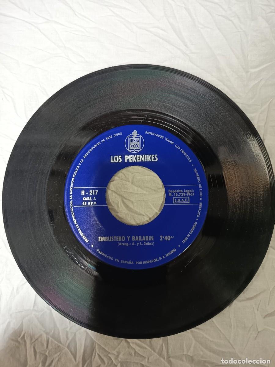 Discos de vinilo: SINGLE - LOS PEKENIKES - EMBUSTERO Y BAILARIN - 1967 - Foto 2
