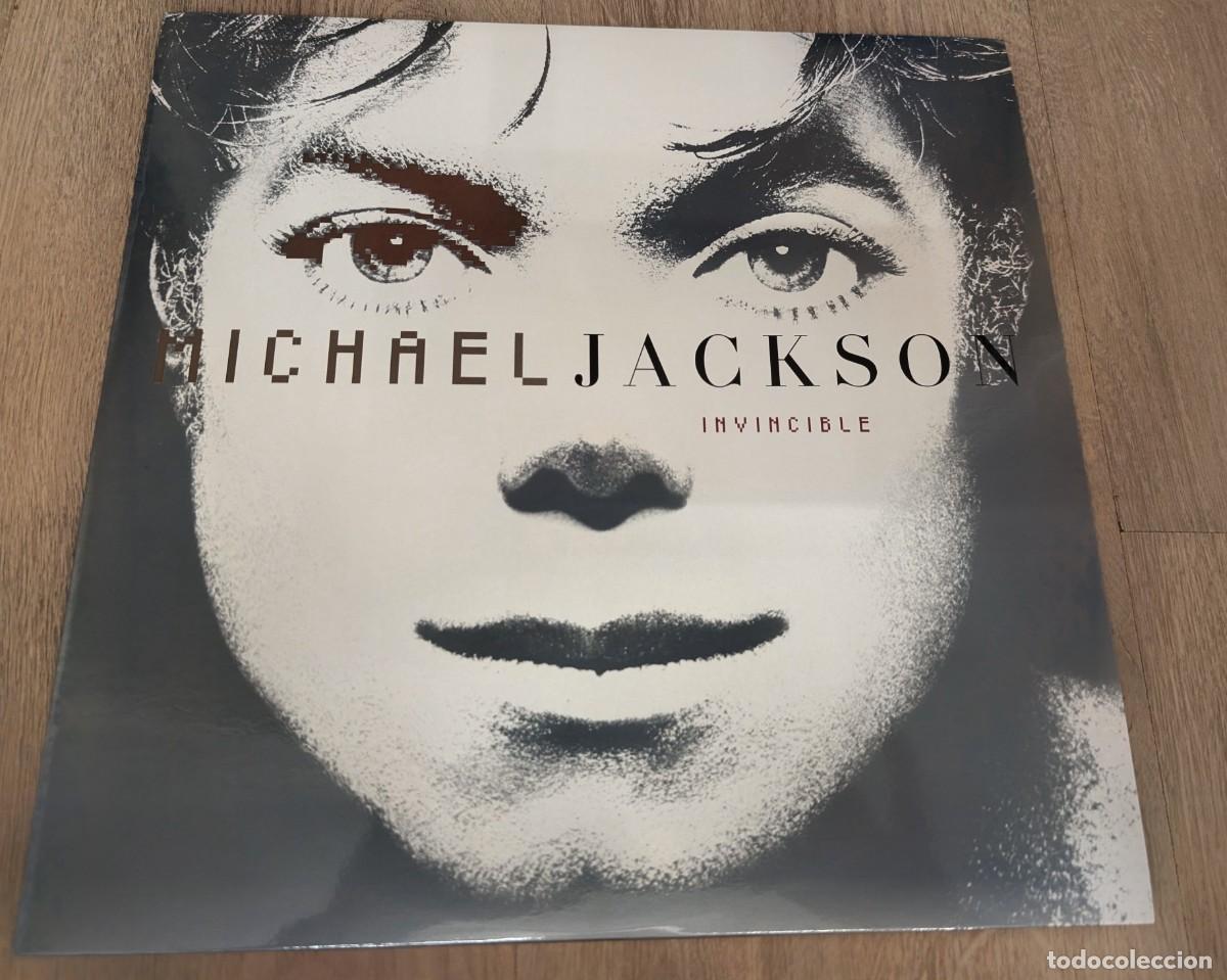 Discos de vinilo: MICHAEL JACKSON - INVINCIBLE ..2LP&acute;S ..2&ordf; EDICION EN VINILO - SONY CON LETRAS DE 2009 - COMO NUEVO - Foto 3