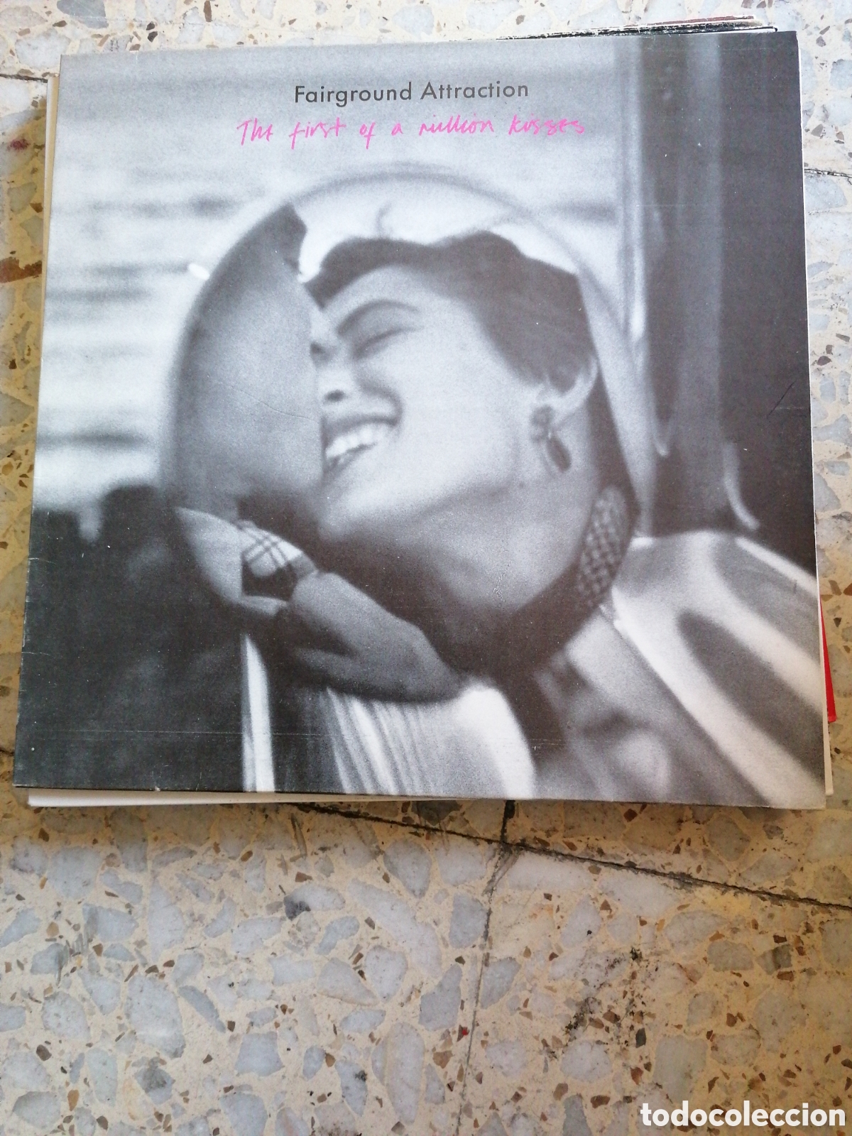Discos de vinilo: LP FAIRGROUND ATTRACTION THE FIRST OF A MILLION KISSES 1988 ESPA&Ntilde;A INSERT EX