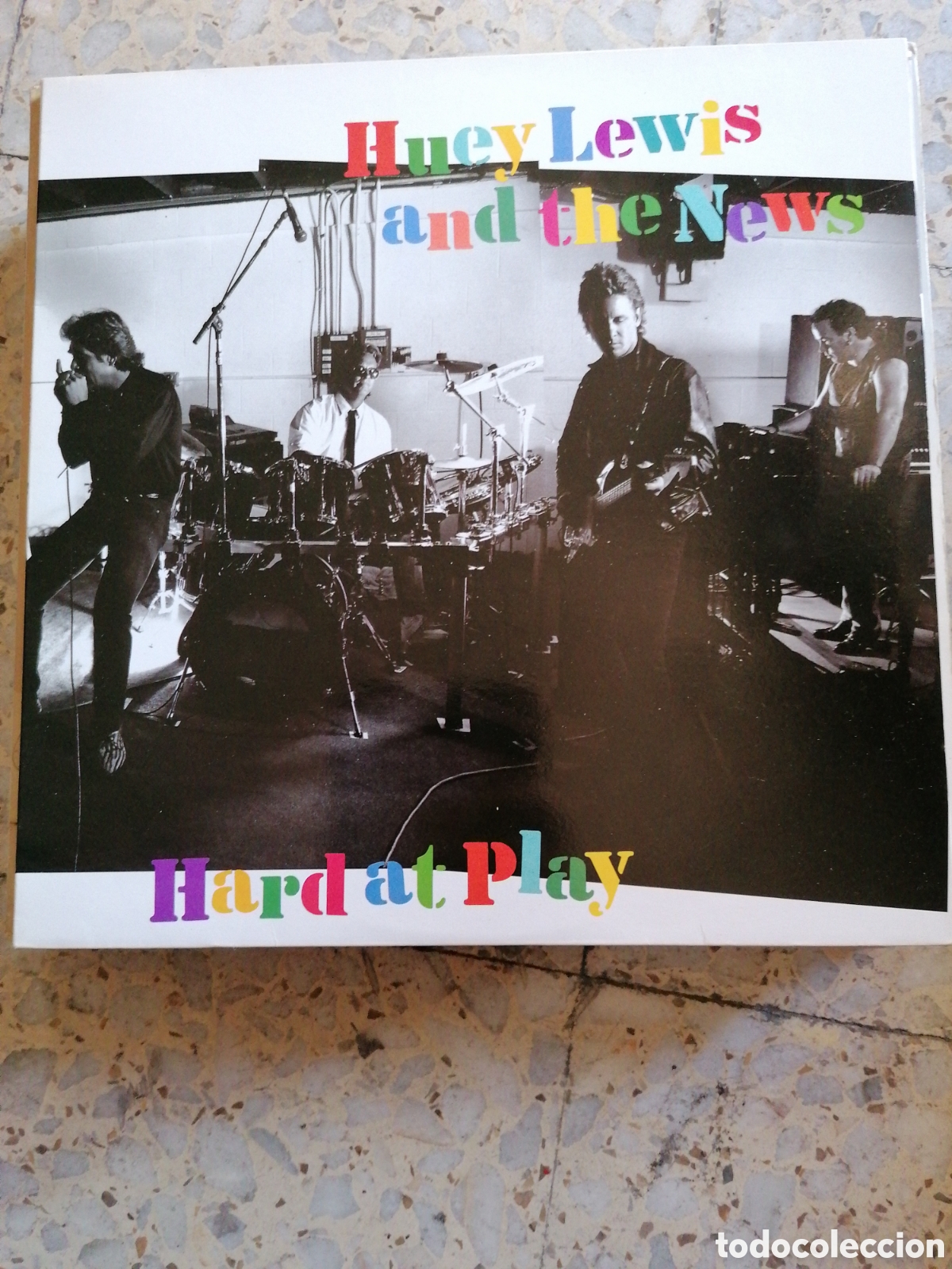 Vinyl-Schallplatten: LP HUEY LEWIS & THE NEWS HARD AT PLAY 1991 ESPA&Ntilde;A INSERT EX