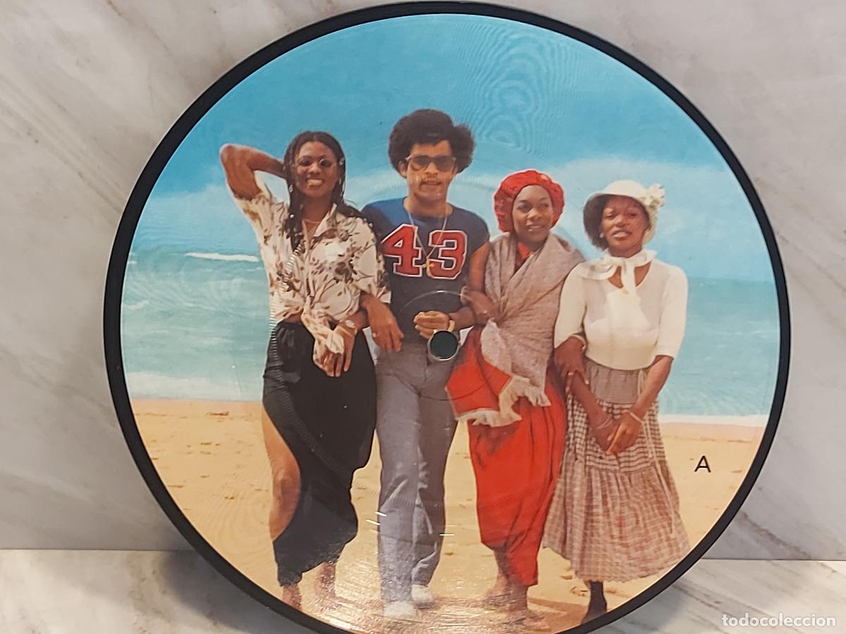 Discos de vinilo: PICTURE DISC!! BONEY M. | HOORAY! HOORAY! IT'S A HOLI-HOLIDAY | RIBBONS OF BLUE | 7&rdquo; | UK 1979 | MBC