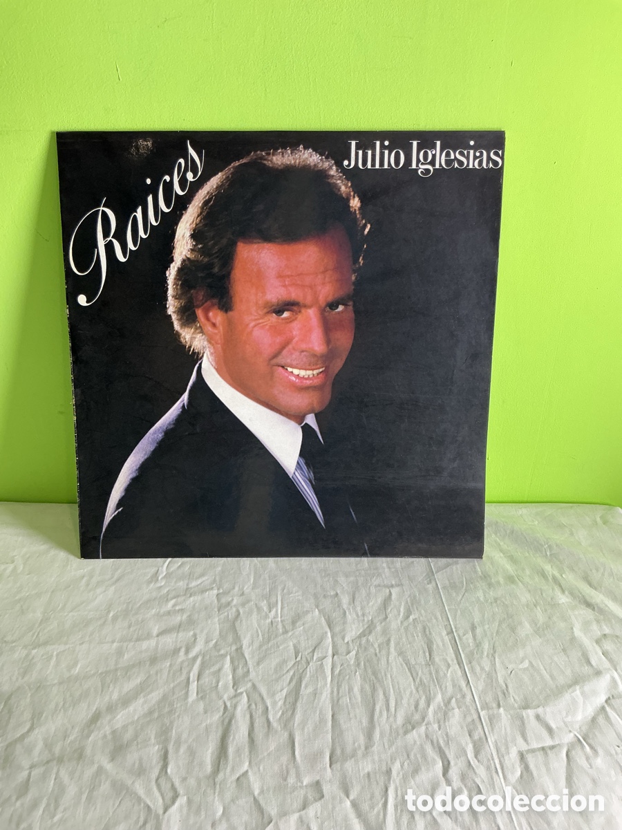 Discos de vinilo: Julio Iglesias &ndash; Ra&iacute;ces. LP con encarte original. CBS