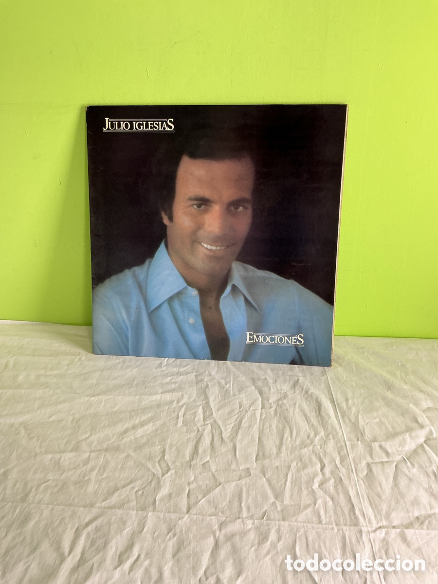 Discos de vinilo: Julio Iglesias &ndash; Emociones. LP sencillo CBS con funda interior