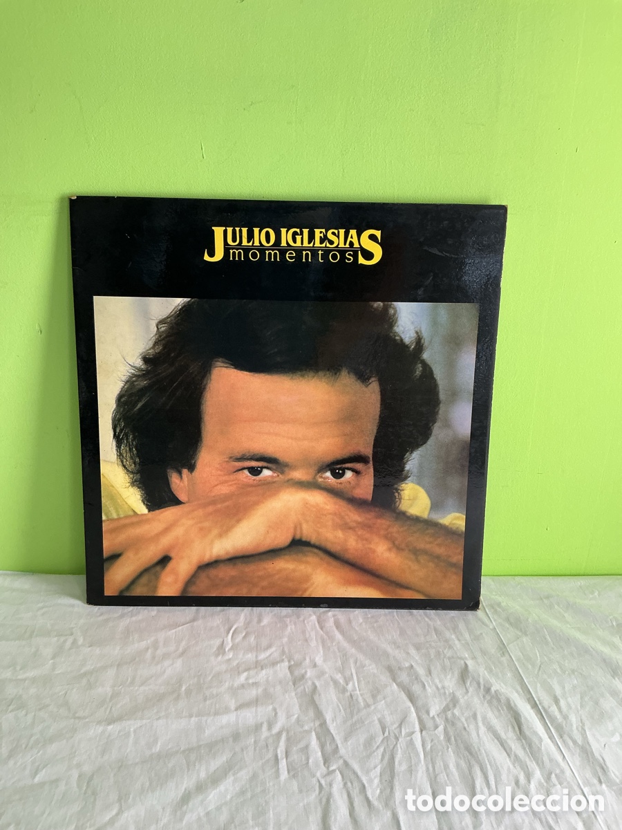 Discos de vinilo: Julio Iglesias &ndash; Momentos. LP sencillo CBS con funda interior