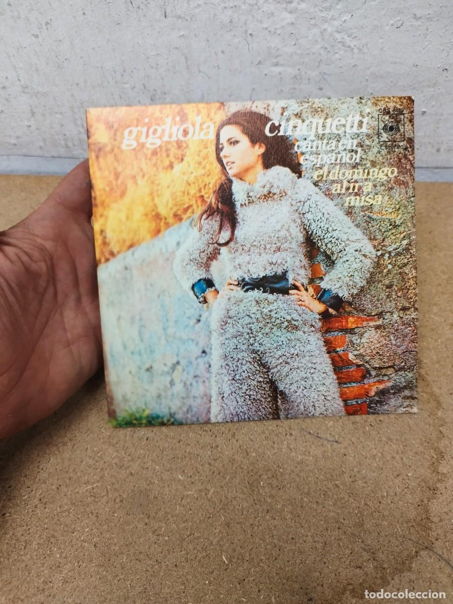 Discos de vinilo: Gigliola Cinquetti &ndash; Canta En Espa&ntilde;ol El Domingo Al Ir A Misa. Single 7&rdquo; vinilo.