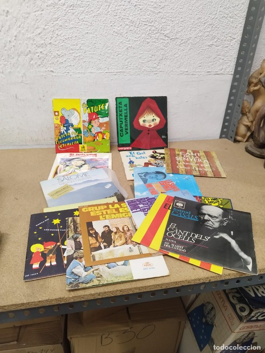 Discos de vinilo: Lote de 17 singles de m&uacute;sica, cuentos en catal&aacute;n. Ver fotos.