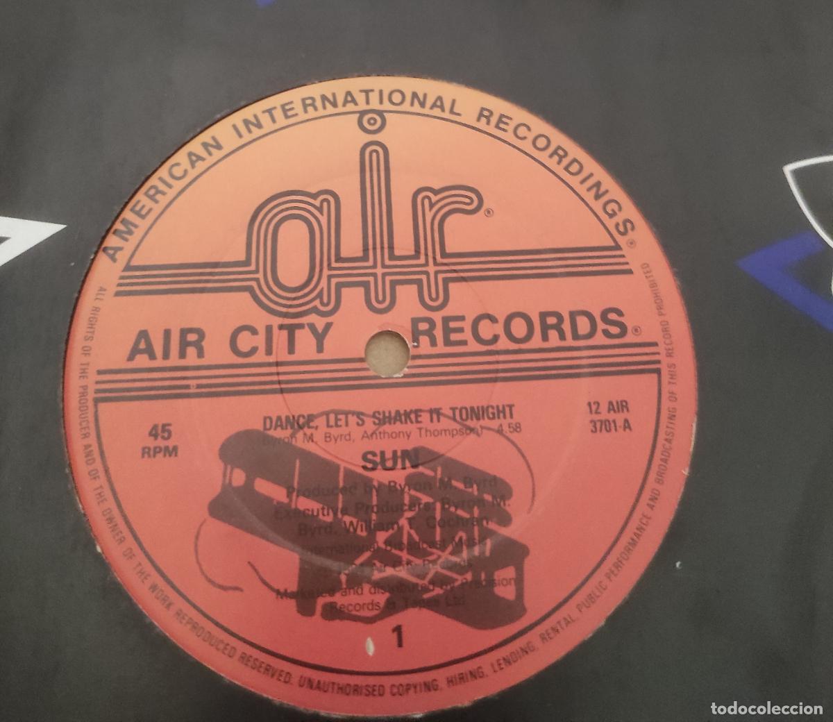 Discos de vinilo: Sun &ndash; Dance, Let's Shake It Tonight / Reggae Man-Electronic, Reggae, Funk / Soul