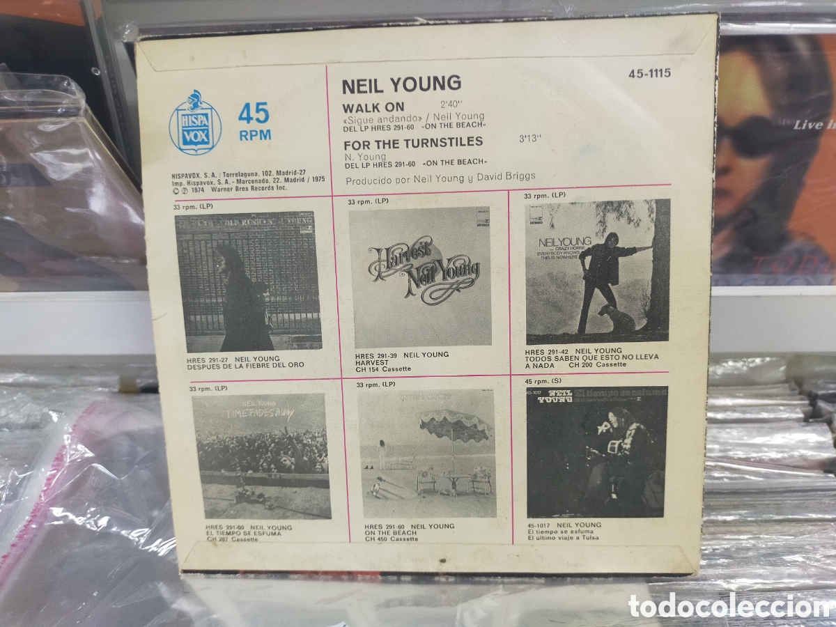 Discos de vinilo: Neil Young single walk on Espa&ntilde;a 1974 - Foto 2