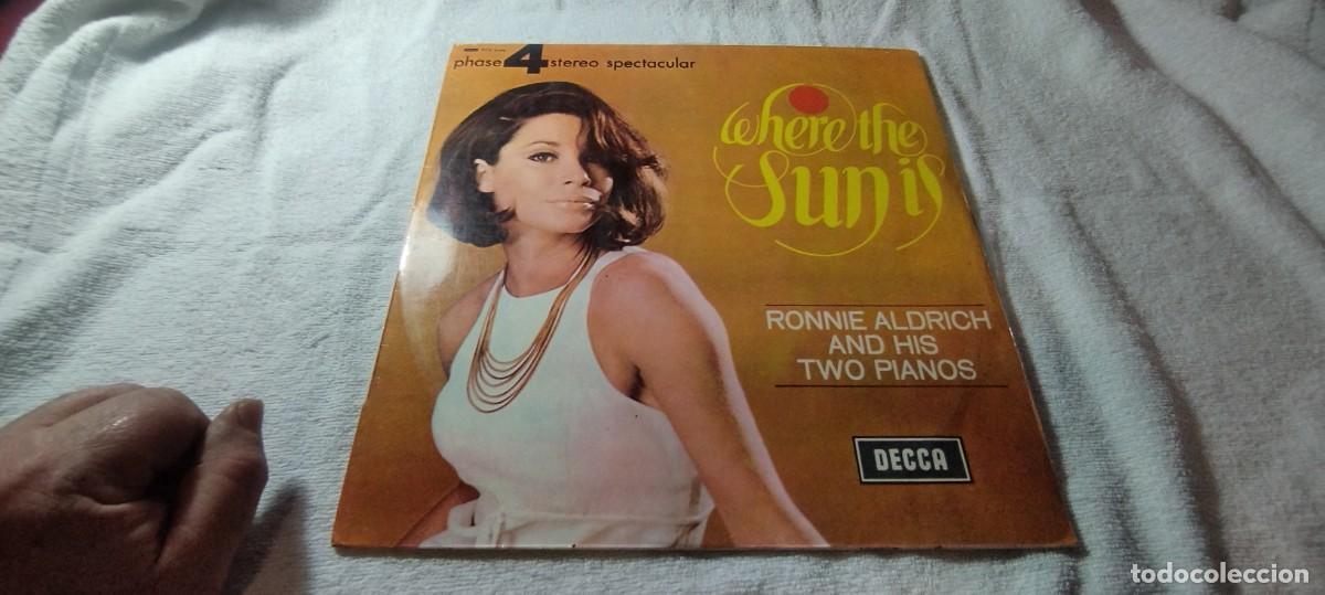 Discos de vinilo: HERE THE SUNIS / RONNIE ALDRICH / 4 / DESP R8-8 / DECCA