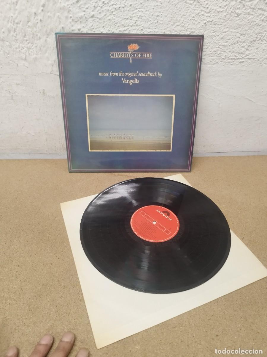 Discos de vinilo: Chariots of Fire (Carros de Fuego) compuesta por Vangelis. Banda sonora de la pel&iacute;cula. Disco NM.