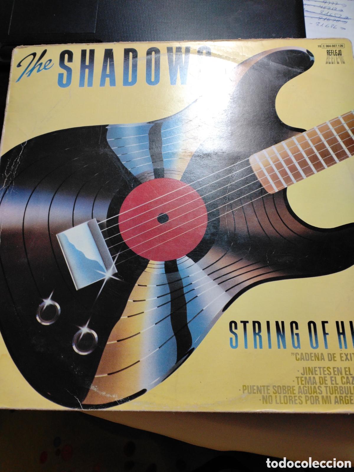 Discos de vinilo: THE SHADOWS - STRING OF HITS - LP - CAPITOL EMI-ODE&Oacute;N 1979.