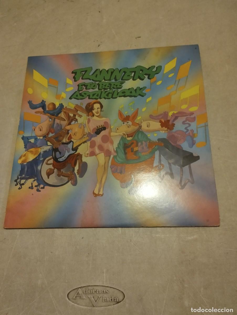 Discos de vinilo: FLANERY ETA BERE ASTAKILOAK INSERT LETRAS - Foto 1