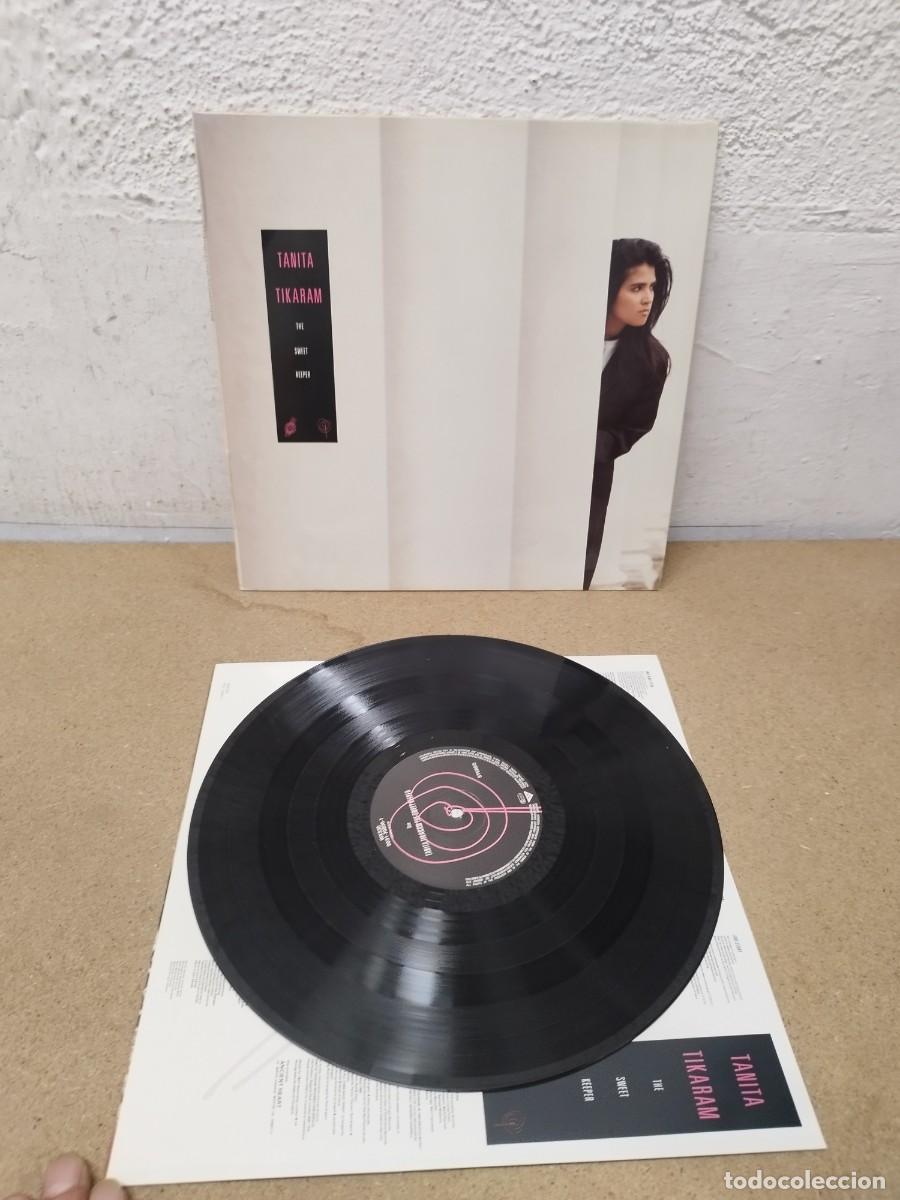 Discos de vinilo: Tanita Tikaram &ndash; The Sweet Keeper. Vinilo lp disco en muy buen estado.