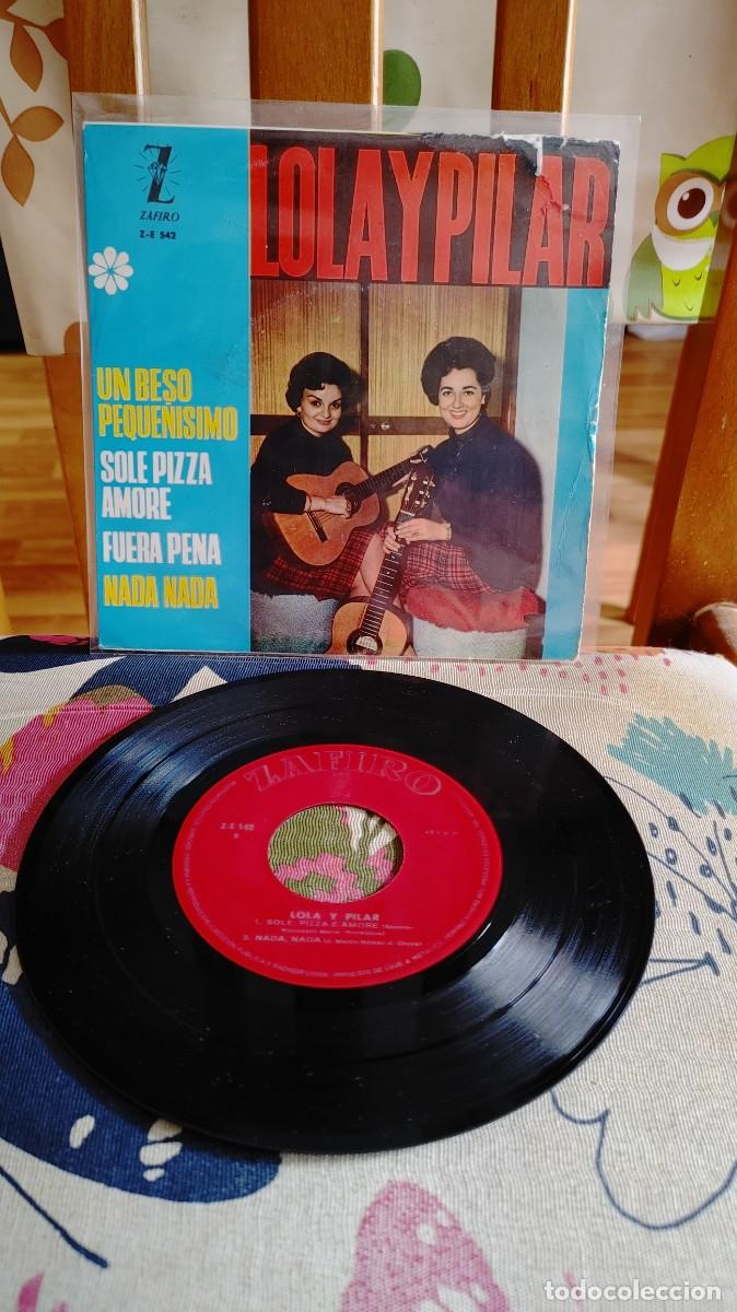 Discos de vinilo: LOLA Y PILAR-EP UN BESO PEQUE&Ntilde;ISIMO +3