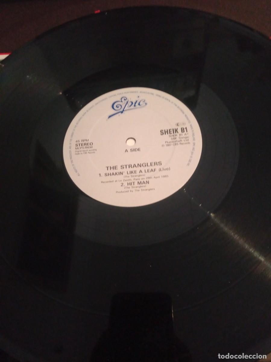 Discos de vinilo: THE STRANGLERS - SHAKIN LIKE A LEAF - MAXISINGLE. - Foto 3