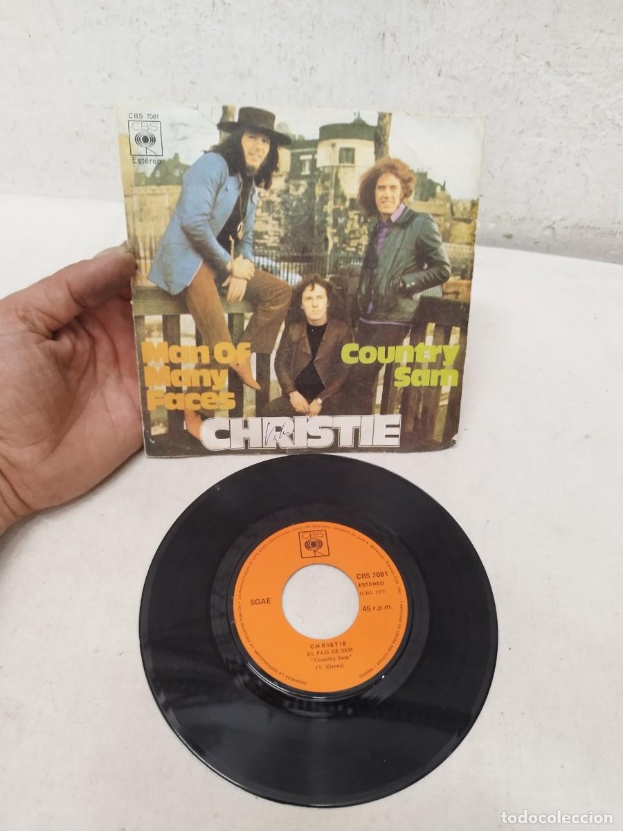Discos de vinilo: Christie, &laquo;Man of Many Faces&raquo; y &laquo;Country Sam. Vinilo single 7&rdquo;.