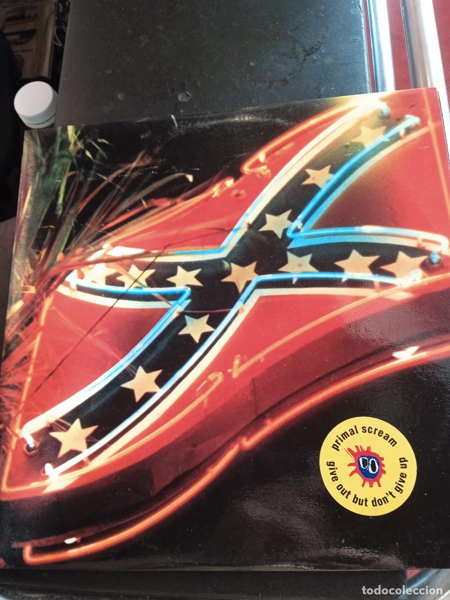 Discos de vinilo: PRIMAL SCREAM- GIVE OUT BUT DON&acute;T GIVE UP. LP DOBLE