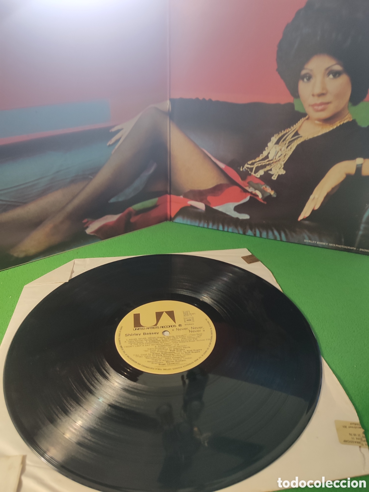 Discos de vinilo: Shirley Bassey - Never, never , never 1973 - Foto 2