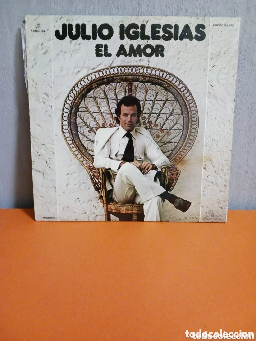 Discos de vinilo: JULIO IGLESIAS &rdquo; EL AMOR&rdquo;. LP de vinilo. Funciona - Foto 2