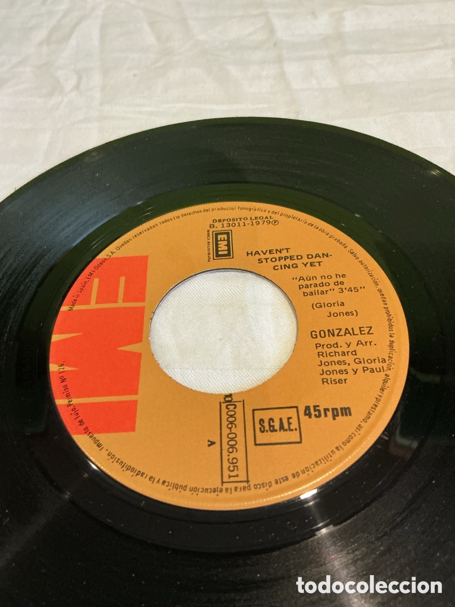 Discos de vinilo: Gonzalez &ndash; Haven&rsquo;t Stopped Dancing Yet &ndash; Single 7&rdquo; Espa&ntilde;a 1979 - Foto 3