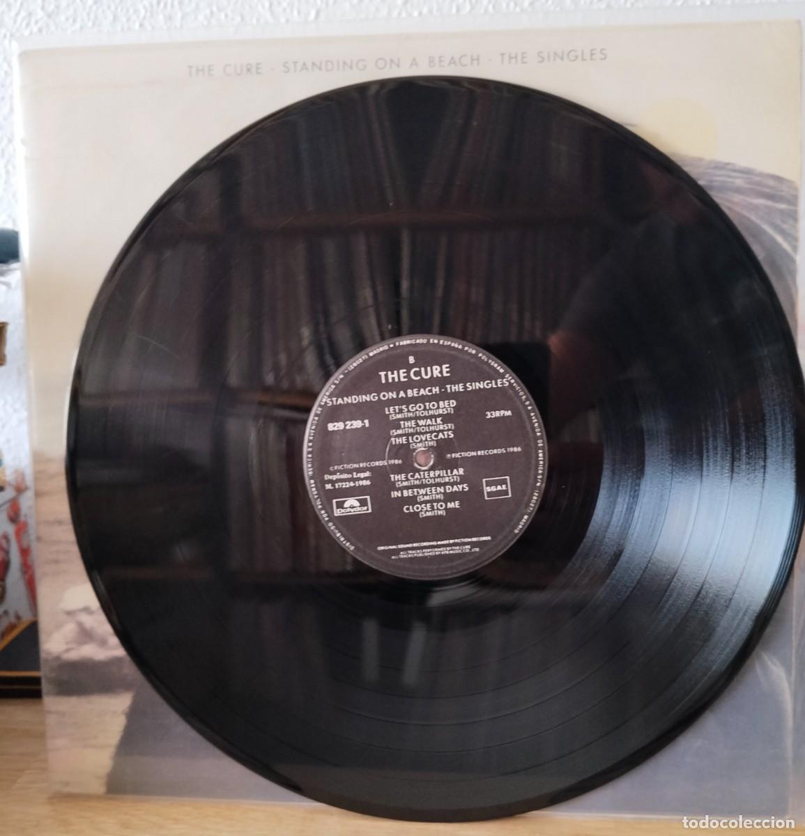 Discos de vinilo: The Cure - Standing On A Beach - The Singles - Foto 3